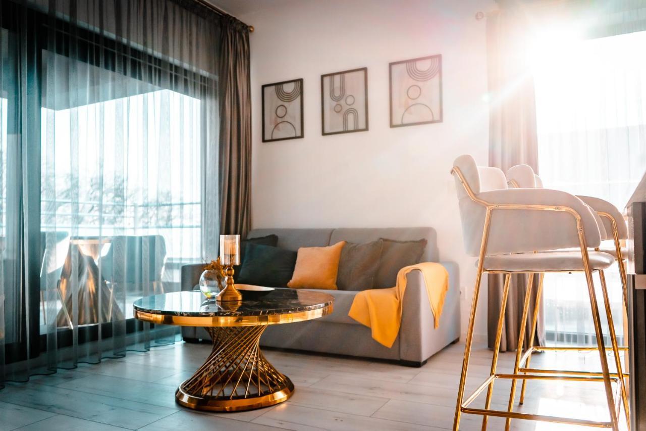 Luxury Family Apartment With Private Parking And Forest View Temesvár Kültér fotó