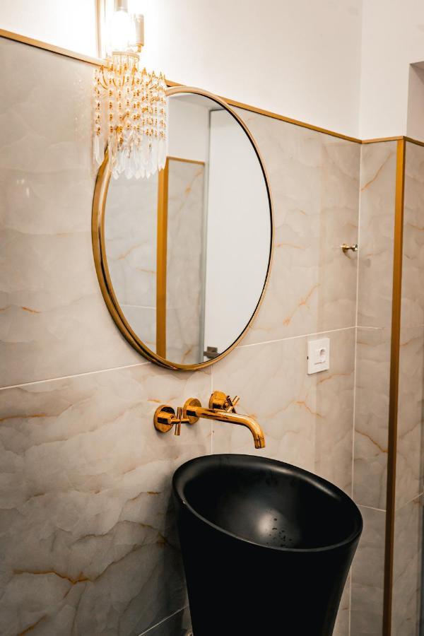Luxury Family Apartment With Private Parking And Forest View Temesvár Kültér fotó