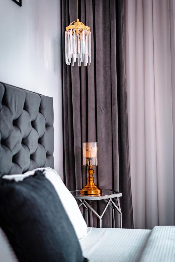 Luxury Family Apartment With Private Parking And Forest View Temesvár Kültér fotó