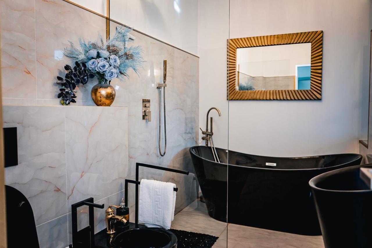 Luxury Family Apartment With Private Parking And Forest View Temesvár Kültér fotó