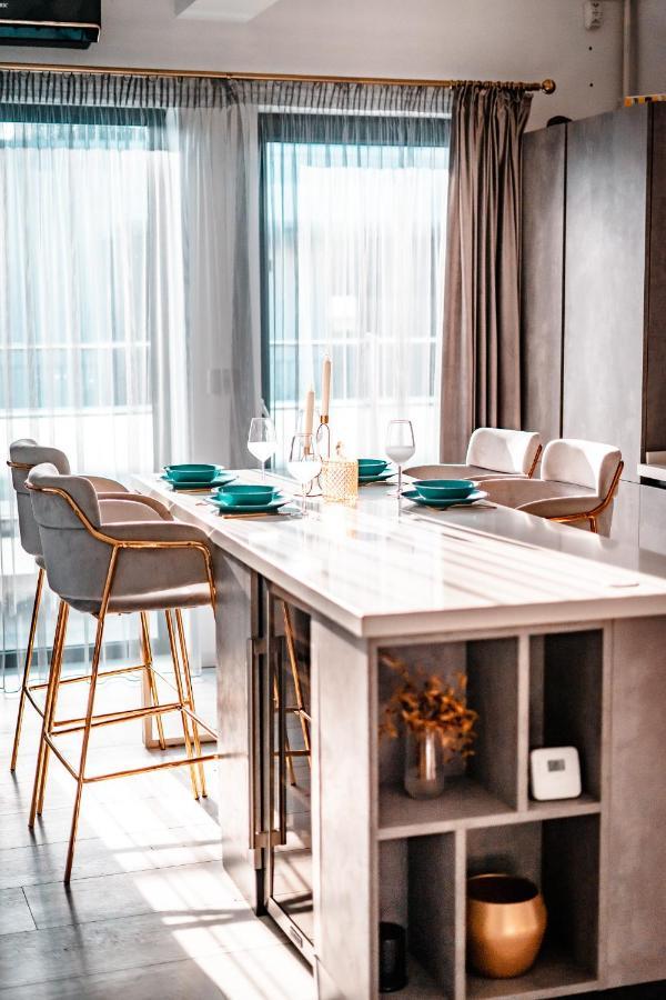 Luxury Family Apartment With Private Parking And Forest View Temesvár Kültér fotó